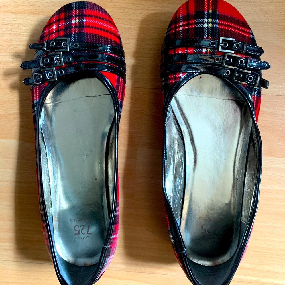 George Red Plaid Buckle Flats US8